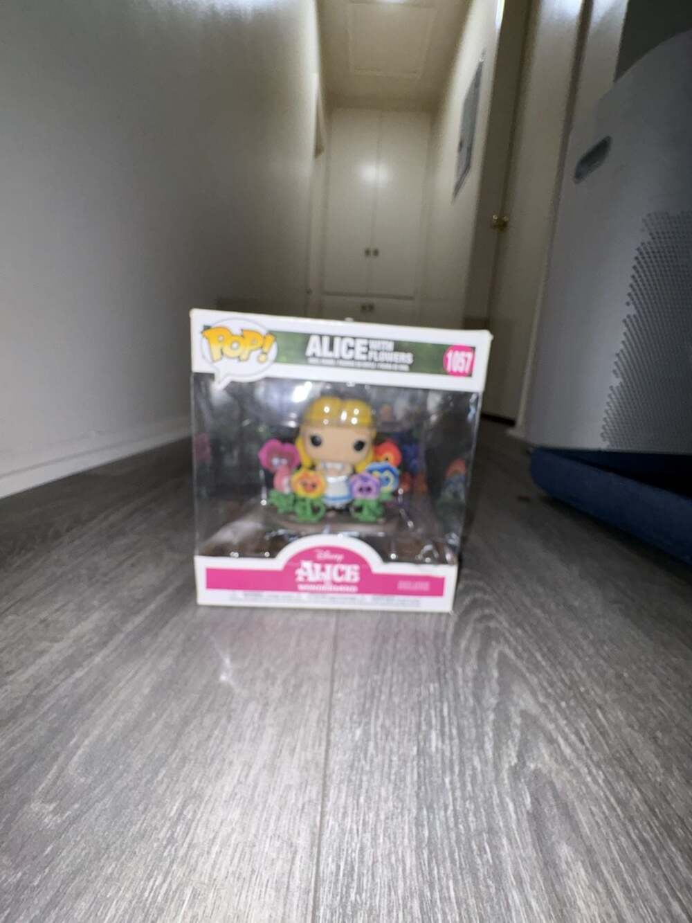Funko Pop! Disney Alice in Wonderland - Alice with Flowers #1057 Deluxe Vinyl Fi